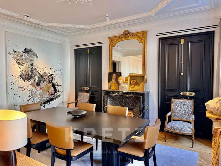 Appartement Paris 7e - 2 chambres - 139m²