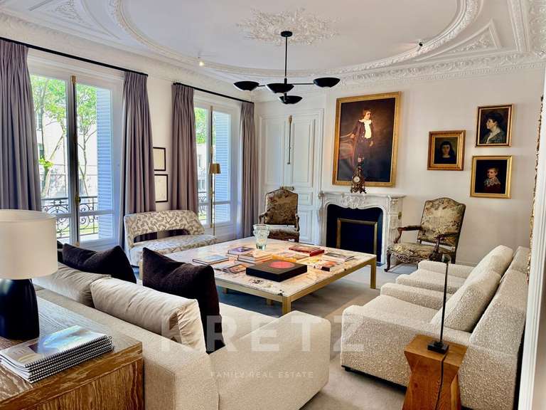Appartement Paris 7e - 2 chambres - 139m²