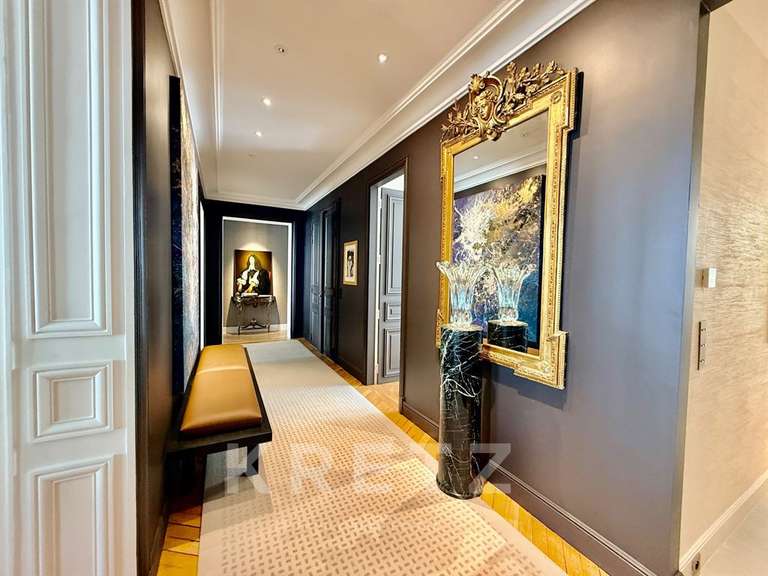 Appartement Paris 7e - 2 chambres - 139m²