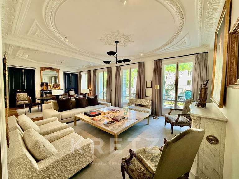 Appartement Paris 7e - 2 chambres - 139m²