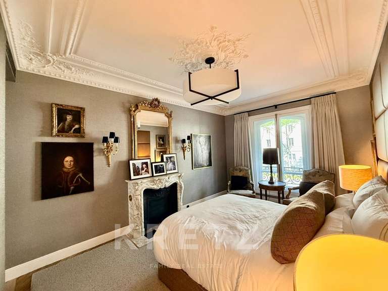 Appartement Paris 7e - 2 chambres - 139m²