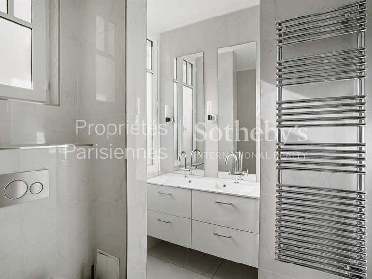 Appartement Paris 7e - 2 chambres - 73m²