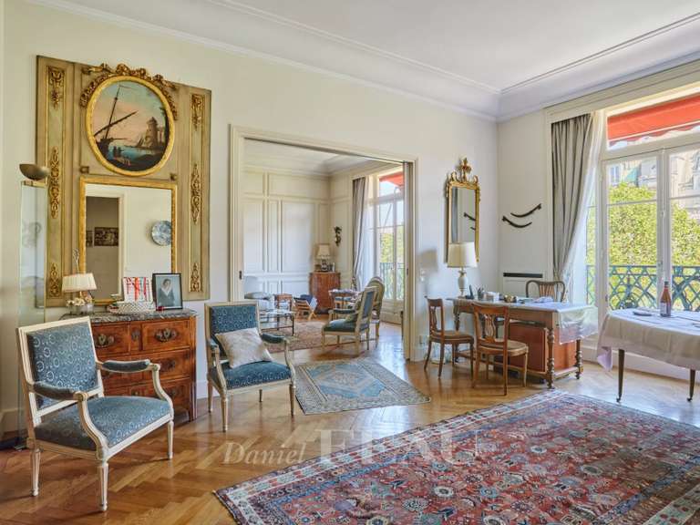 Appartement Paris 7e - 3 chambres - 182m²