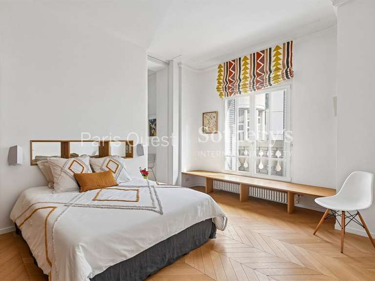 Appartement Paris 7e - 2 chambres - 115m²