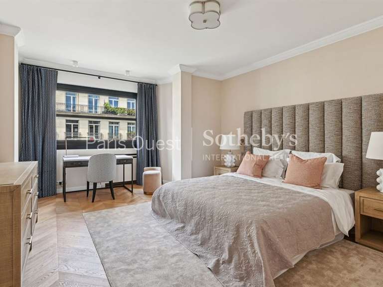 Appartement Paris 7e - 4 chambres - 266m²