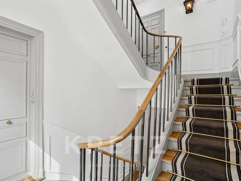 Appartement Paris 7e - 2 chambres - 83m²
