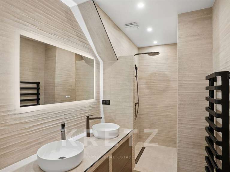 Appartement Paris 7e - 2 chambres - 83m²