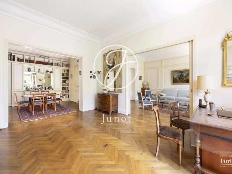 Appartement Paris 7e - 2 chambres - 182m²
