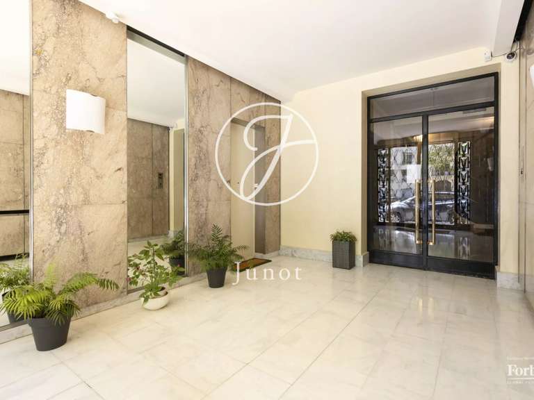 Appartement Paris 7e - 2 chambres - 182m²