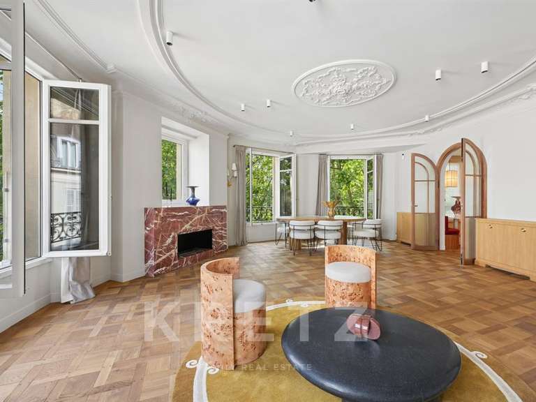 Appartement Paris 7e - 2 chambres - 125m²