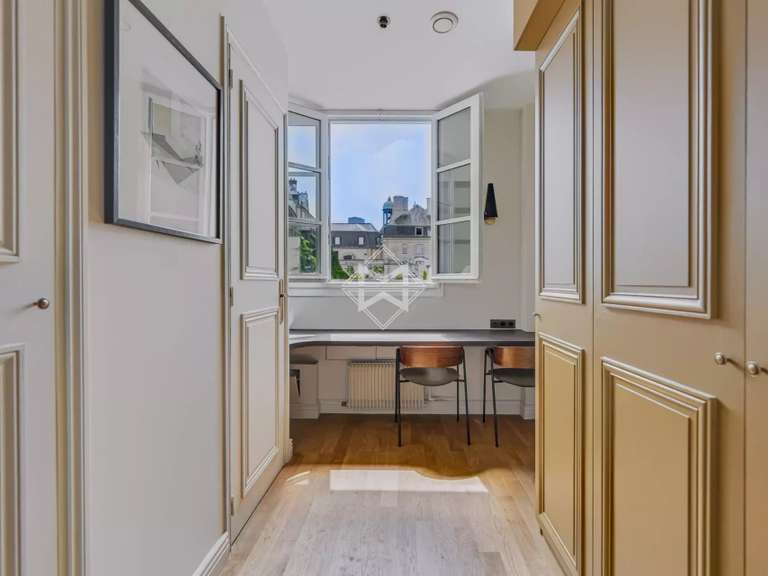 Appartement Paris 7e - 2 chambres - 83m²