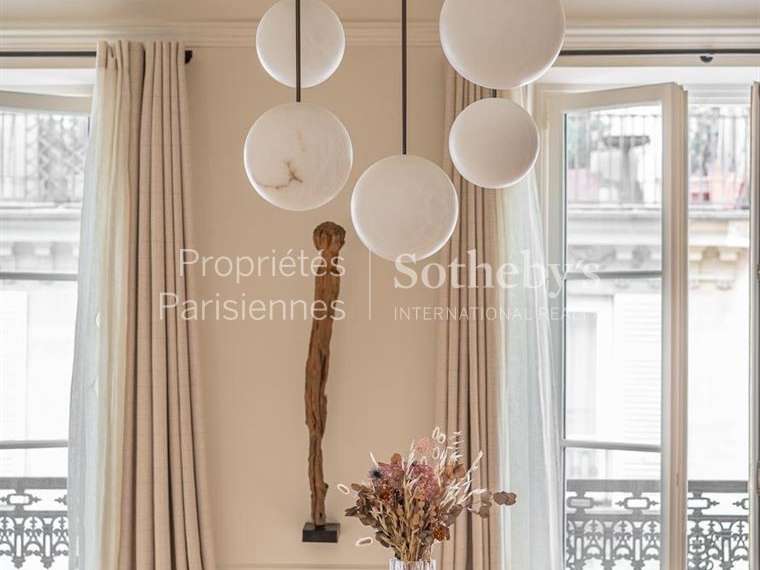 Appartement Paris 7e - 2 chambres - 148m²