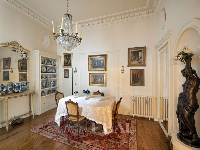 Appartement Paris 7e - 2 chambres - 106m²
