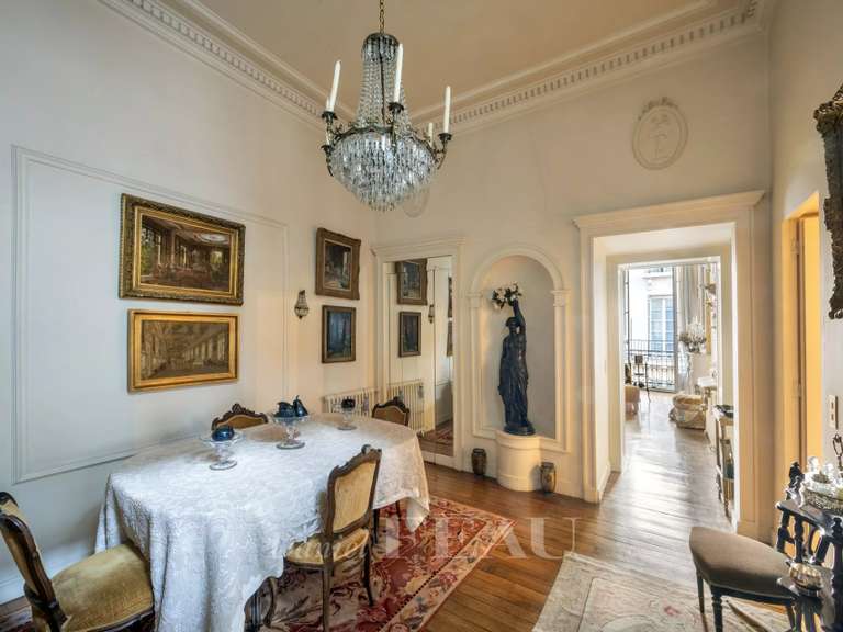 Appartement Paris 7e - 2 chambres - 106m²