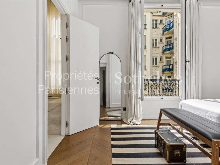 Appartement Paris 7e - 2 chambres - 146m²