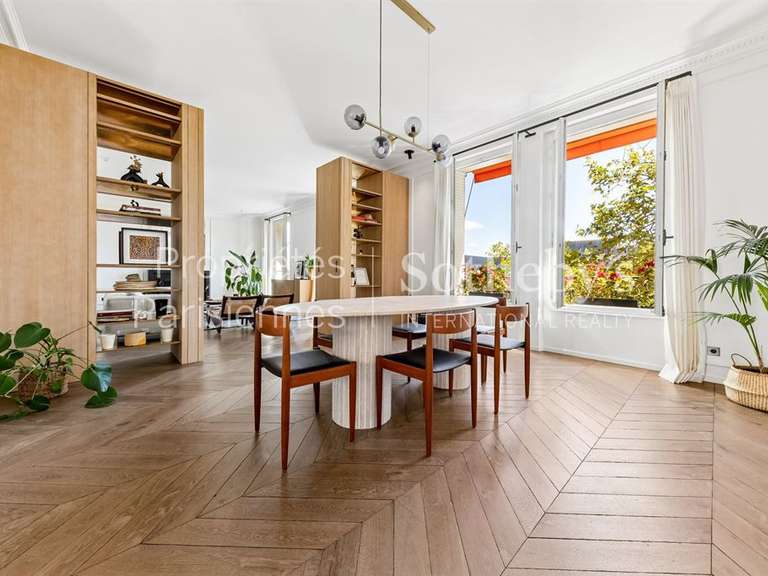 Appartement Paris 7e - 2 chambres - 146m²