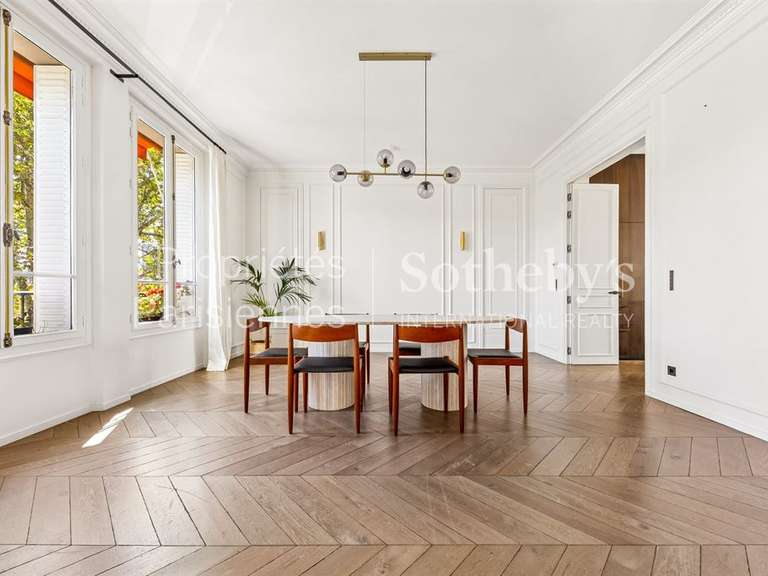 Appartement Paris 7e - 2 chambres - 146m²
