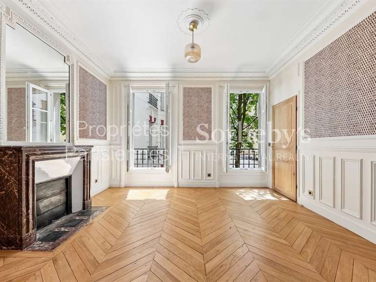 Appartement Paris 7e - 2 chambres - 74m²