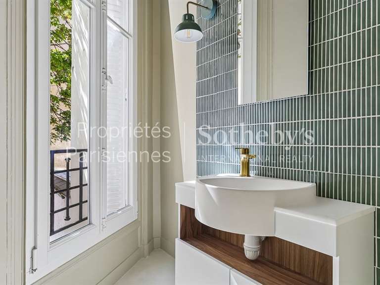 Appartement Paris 7e - 2 chambres - 74m²