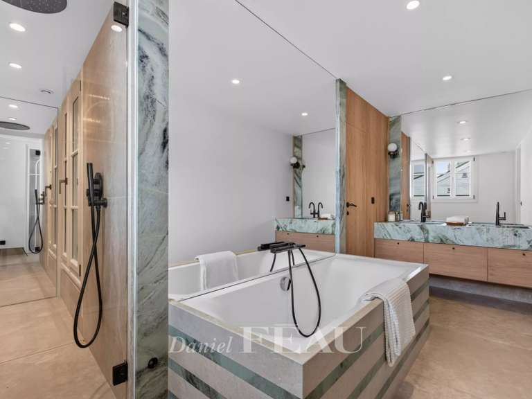 Appartement Paris 7e - 2 chambres - 135m²