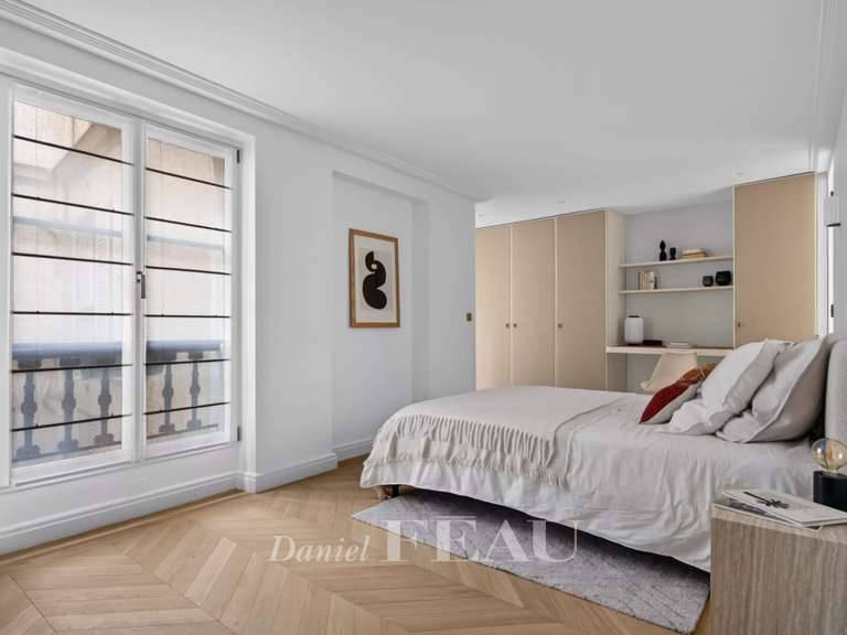 Appartement Paris 7e - 2 chambres - 135m²