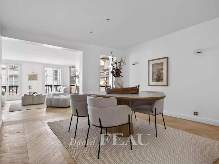Appartement Paris 7e - 2 chambres - 135m²