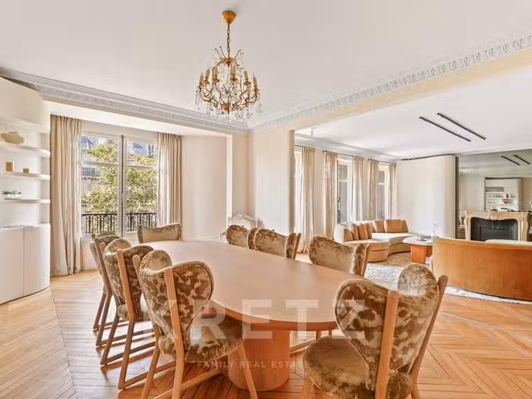 Appartement Paris 7e - 3 chambres - 200m²