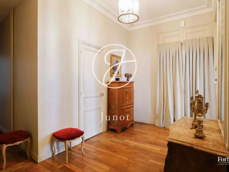 Appartement Paris 7e - 3 chambres - 123m²