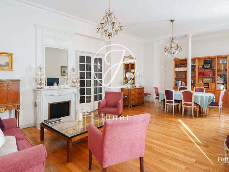 Appartement Paris 7e - 3 chambres - 123m²