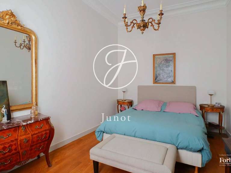 Appartement Paris 7e - 3 chambres - 123m²