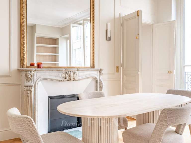 Appartement Paris 7e - 2 chambres - 148m²