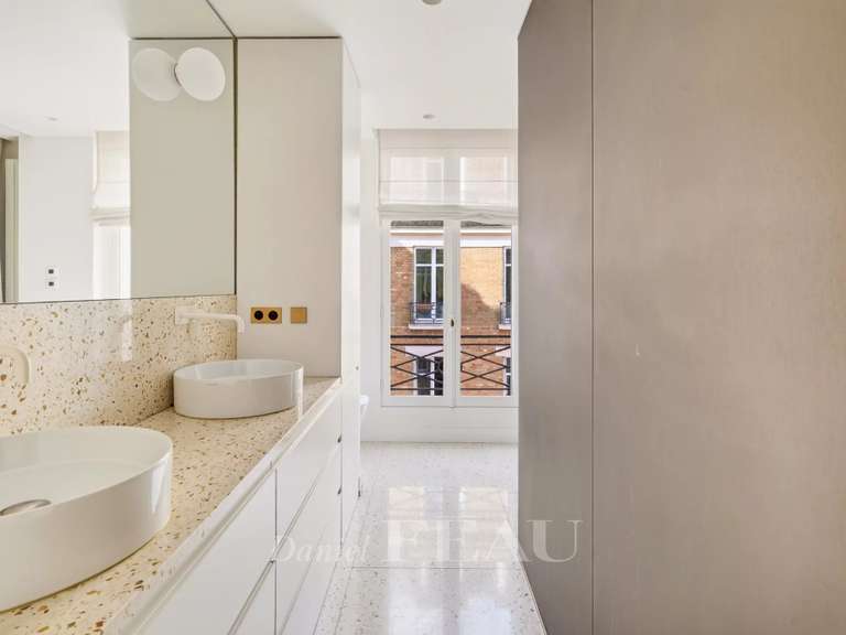 Appartement Paris 7e - 1 chambre - 119m²