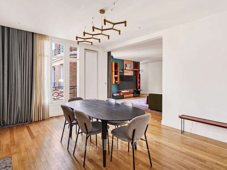 Appartement Paris 7e - 2 chambres - 119m²