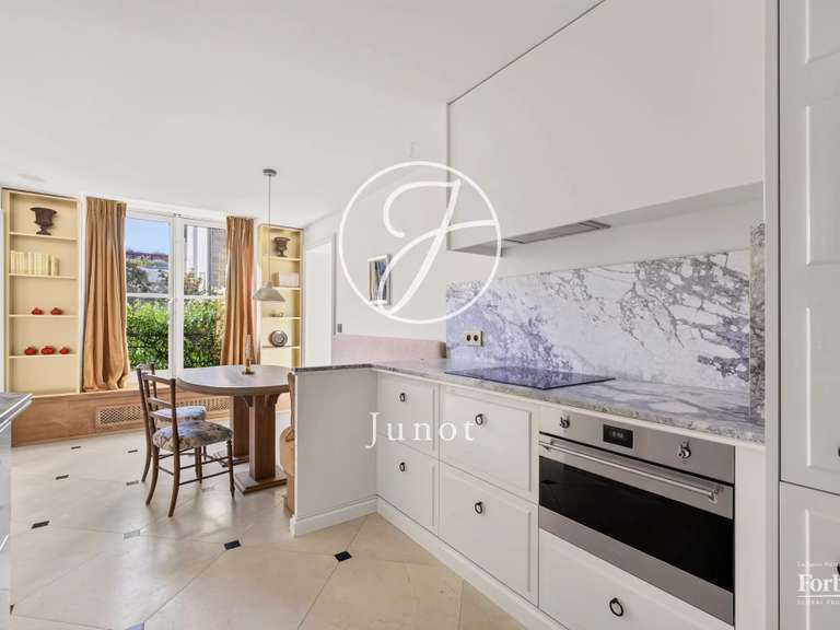 Appartement Paris 7e - 3 chambres - 144m²