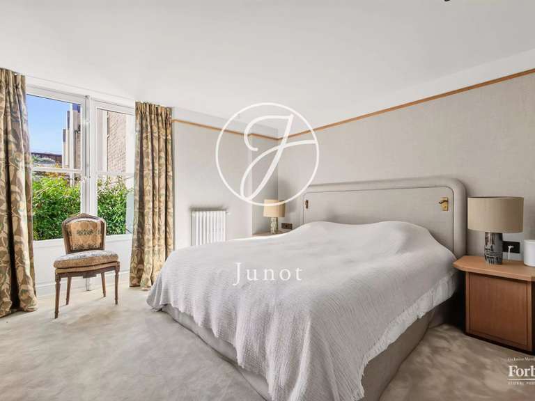 Appartement Paris 7e - 3 chambres - 144m²