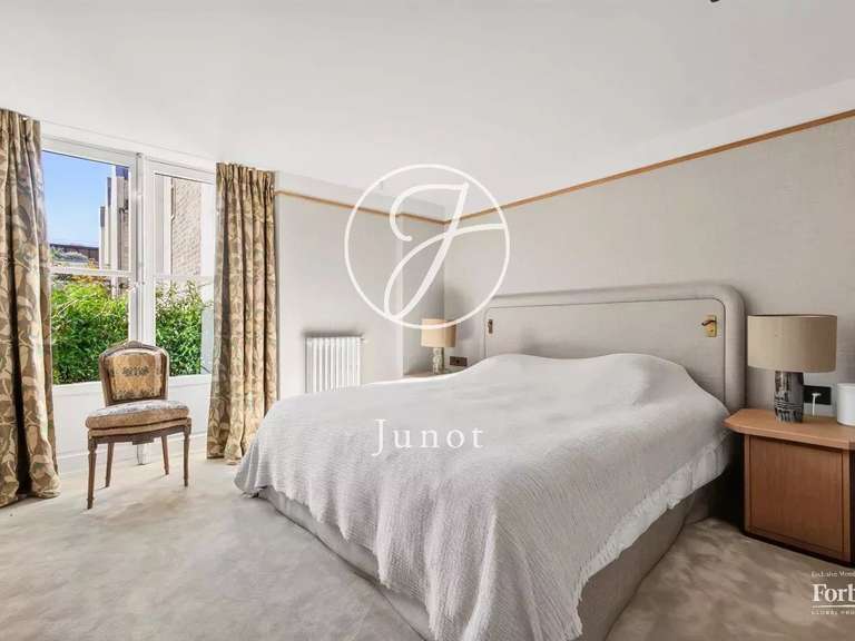 Appartement Paris 7e - 3 chambres - 144m²