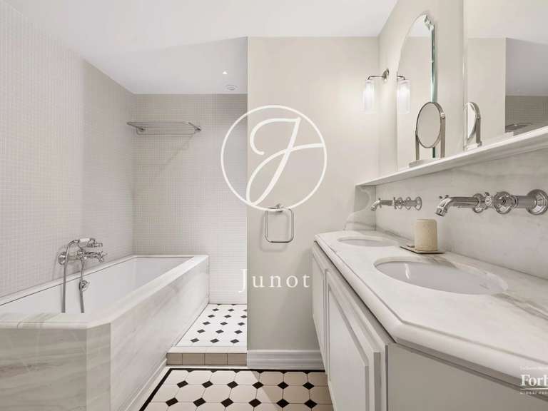 Appartement Paris 7e - 3 chambres - 144m²