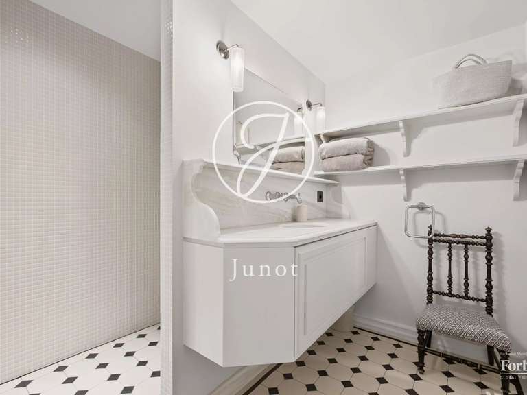 Appartement Paris 7e - 3 chambres - 144m²
