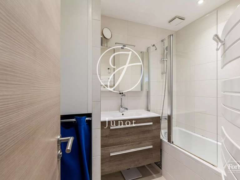 Appartement Paris 7e - 3 chambres - 79m²