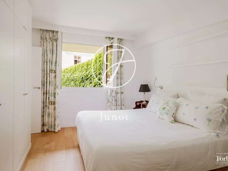 Appartement Paris 7e - 2 chambres - 81m²
