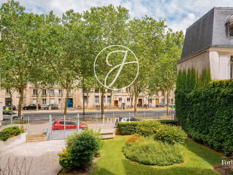 Appartement Paris 7e - 2 chambres - 81m²