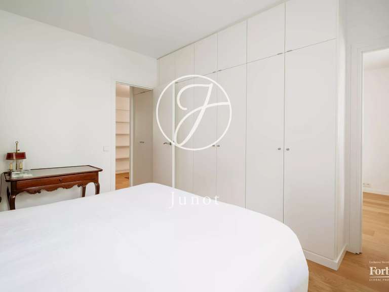 Appartement Paris 7e - 2 chambres - 81m²