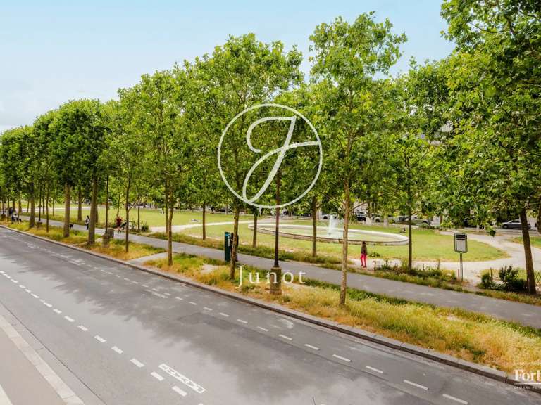 Appartement Paris 7e - 2 chambres - 81m²