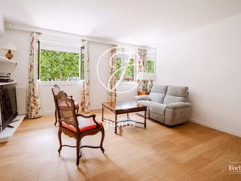 Appartement Paris 7e - 2 chambres - 81m²