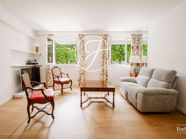 Appartement Paris 7e - 2 chambres - 81m²