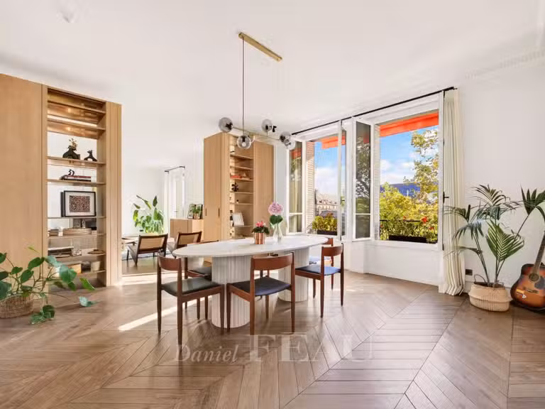 Appartement Paris 7e - 2 chambres - 146m²