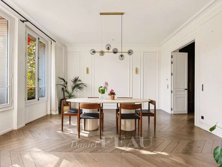 Appartement Paris 7e - 2 chambres - 146m²
