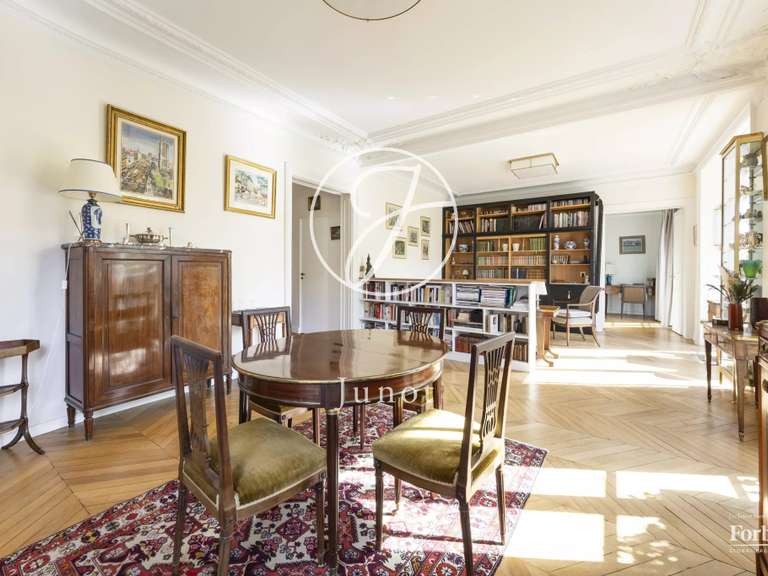 Appartement Paris 7e - 2 chambres - 107m²