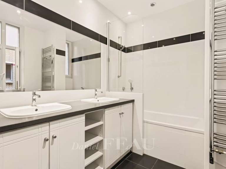Appartement Paris 7e - 3 chambres - 130m²