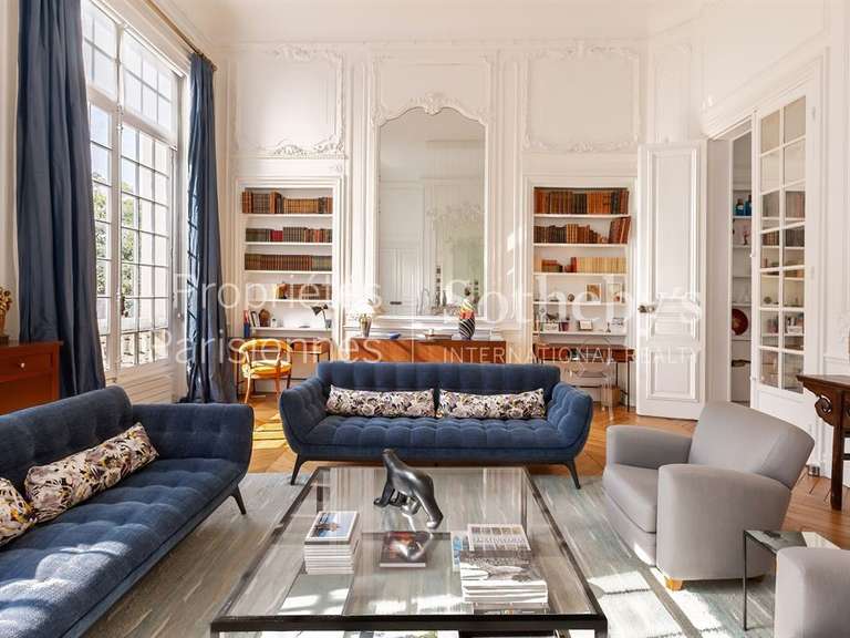 Apartment Paris 7e - 2 bedrooms - 110m²